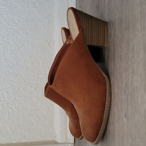 Old Navy Clogs. Size 7 Women's